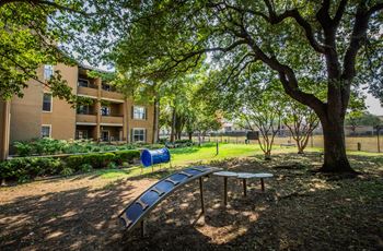 The courts at preston oaks apartment homes dog in pet park